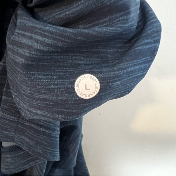 LULULEMON- T.H.E. Short Linerless 7" Heather Navy Athletic Gym Workout Running - Picture 7 of 7